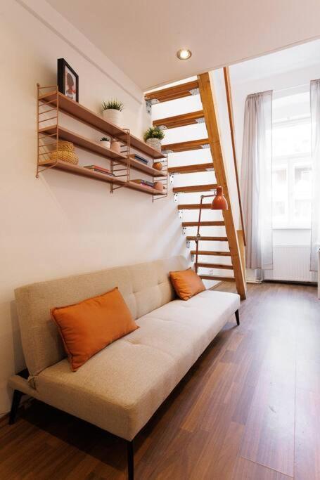 Urban Capsule Apartment - Near Mariahilfer Strasse Виена Екстериор снимка