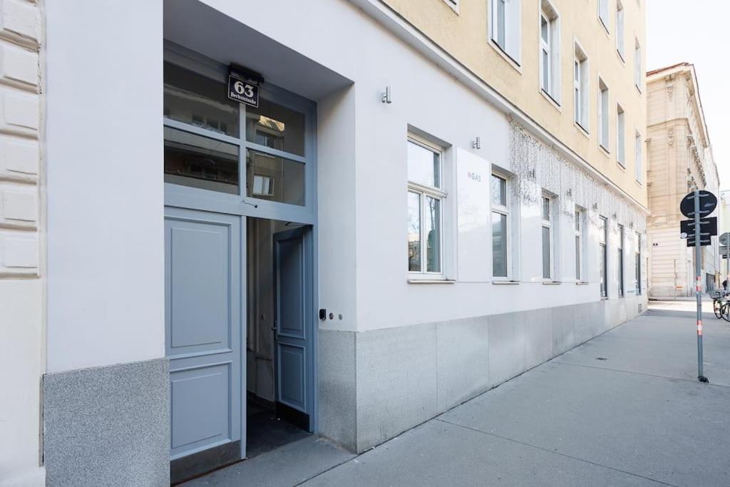 Urban Capsule Apartment - Near Mariahilfer Strasse Виена Екстериор снимка