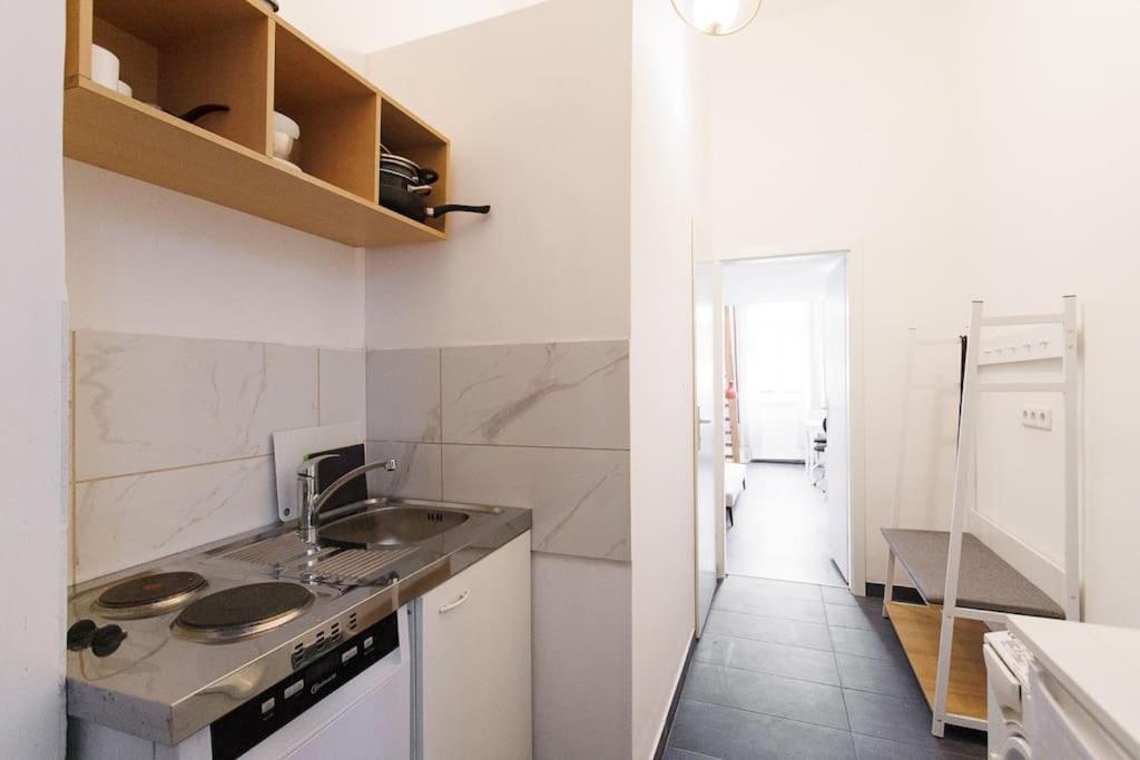 Urban Capsule Apartment - Near Mariahilfer Strasse Виена Екстериор снимка