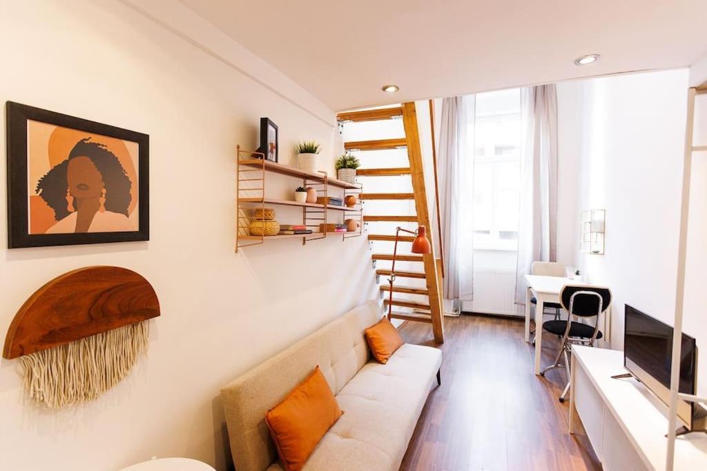 Urban Capsule Apartment - Near Mariahilfer Strasse Виена Екстериор снимка